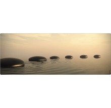Dekoration mit Trittsteinen im Wasser