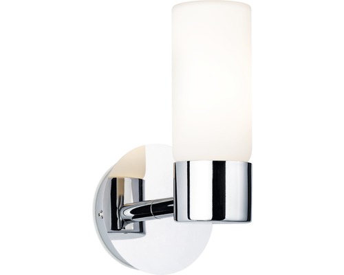 Wandleuchte mit zylindrischem Lampenschirm und Chrombefestigung.