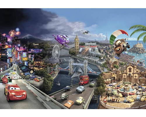 Papier peint panoramique 8-400 Disney Edition 4 Cars World 8 pces 368 x 254 cm Collage présentant des scènes du film Cars, avec différentes villes et monuments