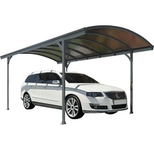 Voiture sous un carport