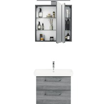 Badezimmer mit Spiegelschrank und Waschtischunterschrank