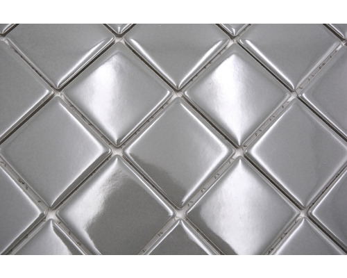 Gros plan de carreaux de mosaïque carrés argentés