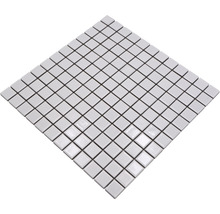 Carreaux de mosaïque carrés sur un filet