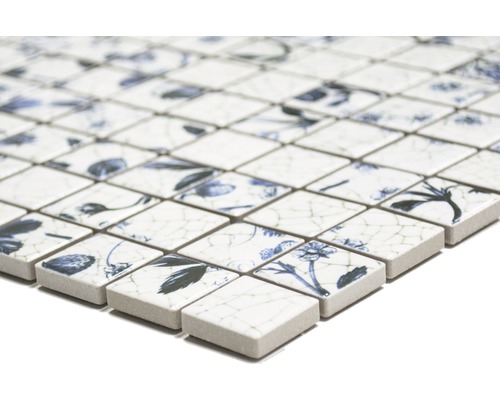 Mosaikfliesen mit floralem Muster