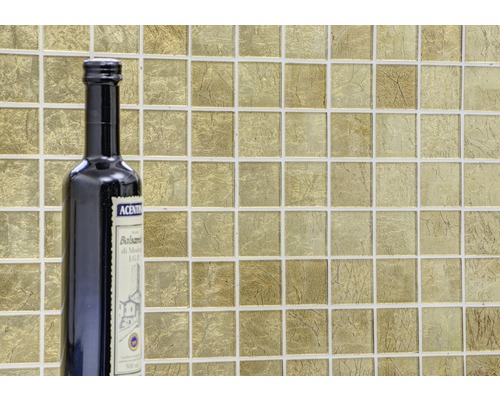 Carreaux de mosaïque à motif carré sur le mur