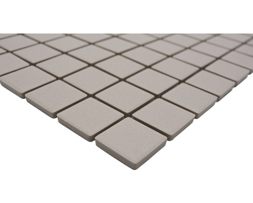 Quadratische Fliesen aus Keramik