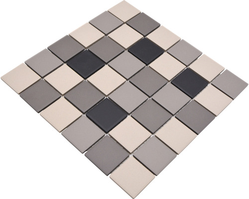 Mosaïque en céramique avec des pierres carrées