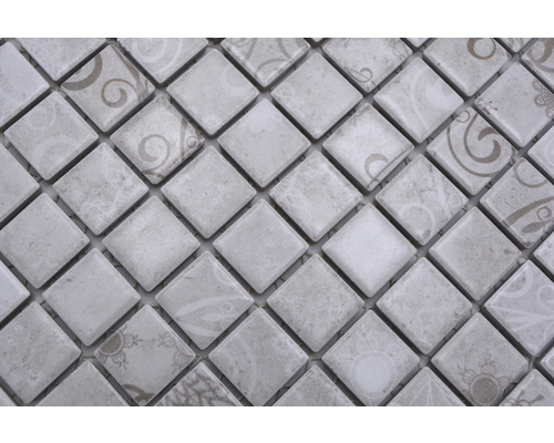 Carreaux de mosaïque en forme de losange avec différents motifs