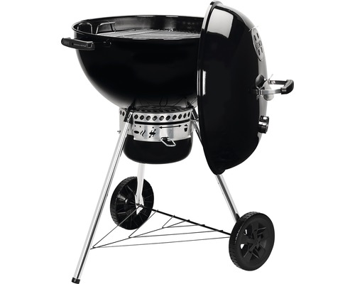 Kugelgrill mit geöffnetem Deckel und Fahrgestell