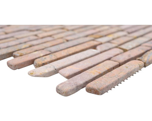 Mosaikfliesen aus Naturstein in länglicher Form