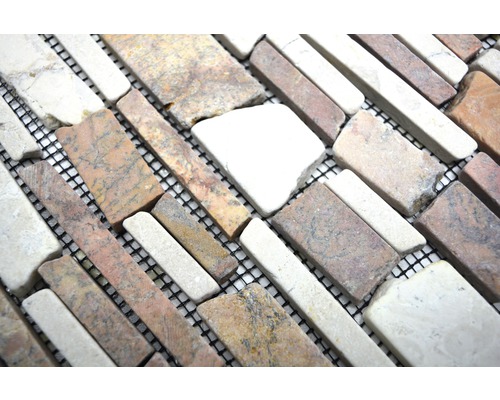 Mosaïque en pierre naturelle avec des pierres allongées