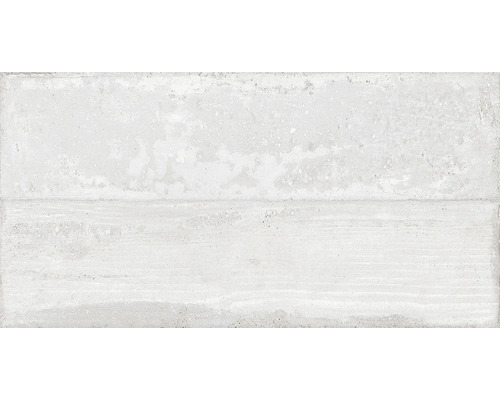 Helle Bodenfliese in Holzoptik