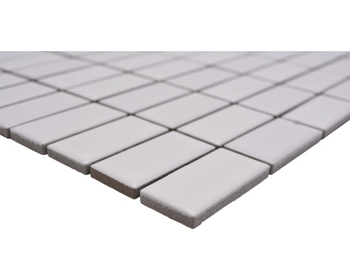 Rechteckige Fliesen aus Keramik