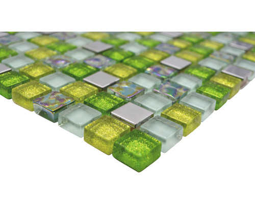 Mosaïque avec carreaux en verre carrés de différentes nuances