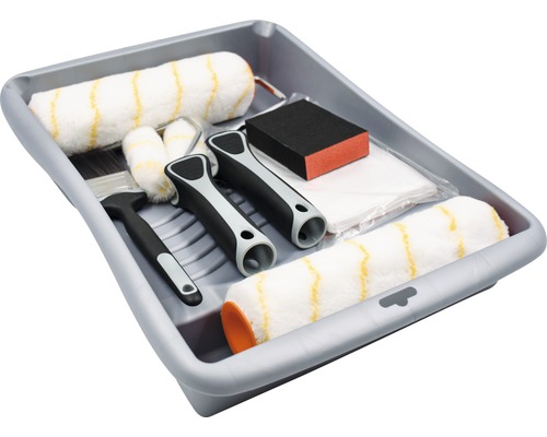Pinceau, rouleau, bloc de ponçage et bac à peinture comme kit de peinture