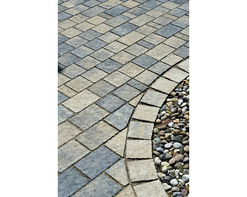 Motif de pavage posé avec gravier décoratif