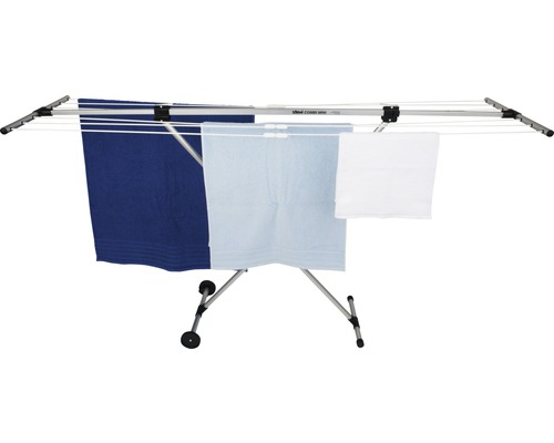 Séchoir à linge avec linge