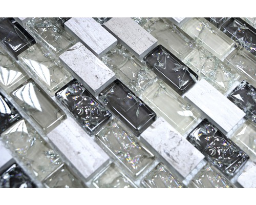 Mosaikfliese aus Glas und Stein im Nahbereich