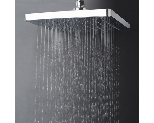 Quadratischer Duschkopf mit Wasserstrahl