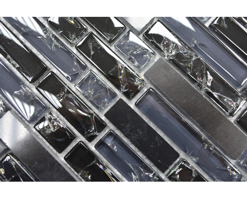 Mosaïque en verre et métal en détail