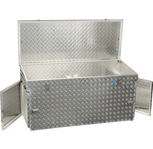 Geöffnete Werkzeugkiste aus Aluminium mit Riffelblechmuster