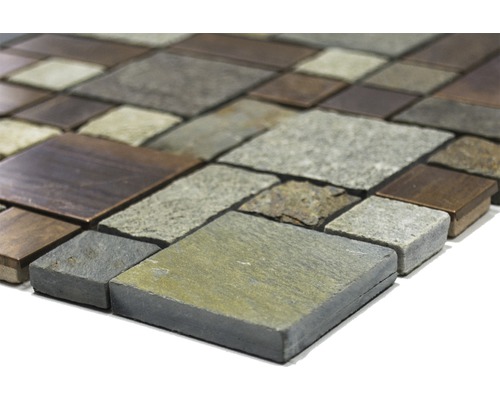 Mosaikfliese aus Stein und Metall