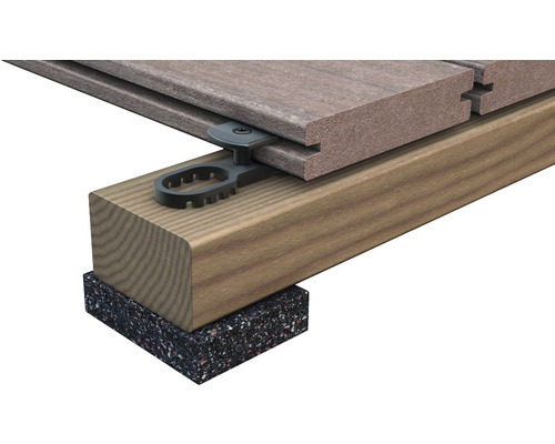 Terrassendiele mit Montageclip auf Unterkonstruktion und Bautenschutzmatte