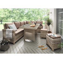 Ensemble de meubles de jardin avec canapé d''angle, table et tabourets sur une terrasse