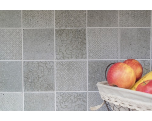 Carrelage mural avec motif et corbeille de fruits