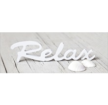 Dekoration mit dem Schriftzug Relax und Muscheln