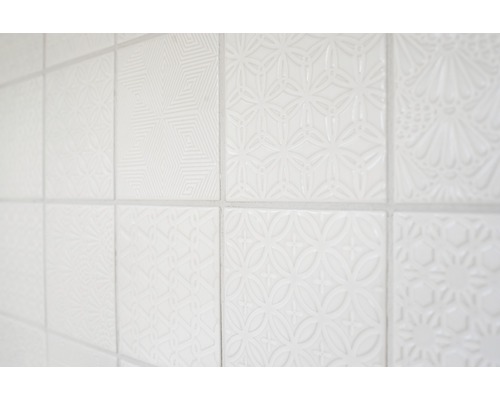 Carreaux muraux avec différents motifs