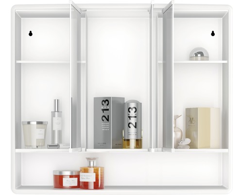 Armoire de toilette blanche avec divers articles de salle de bain