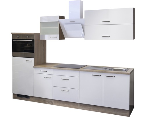 Küchenzeile mit Herd, Spüle und Dunstabzugshaube