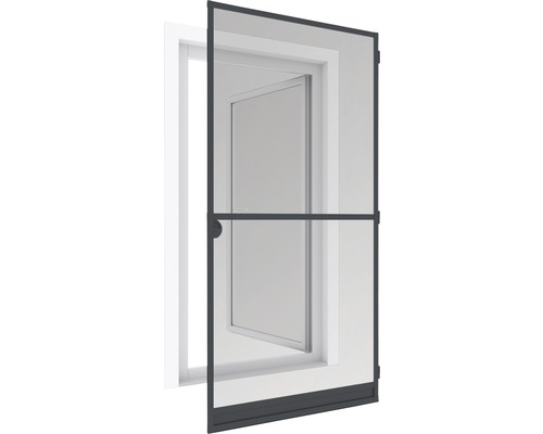 Moustiquaire de porte devant une porte ouverte