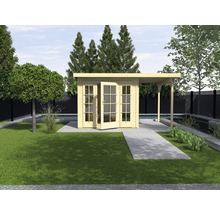 Jardin avec cabane de jardin en bois avec porte double et véranda couverte.
