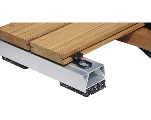 Terrassendielen auf Aluminiumunterkonstruktion mit Dielenbefestigungsclip und Gummigranulatpads