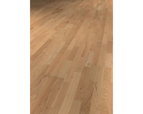 Verlegter Holzboden aus hellem Holz