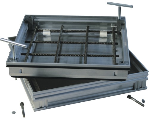 Puits de visite avec cadre métallique et armature