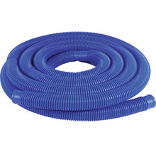 Blauer Schwimmbadschlauch gerollt