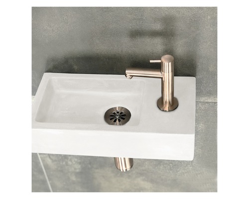 Waschbecken mit Armatur und Abfluss