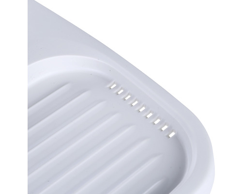 Gros plan d''une surface d''égouttage avec rainures et trous.