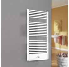 Radiateur sèche-serviettes blanc fixé au mur
