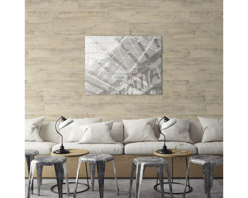 Panneau en plastique G x Wall+ Hammam 1200 x 170 x 5 mm Espace de vie lumineux avec des sièges, des panneaux muraux imitation bois et une œuvre d''art