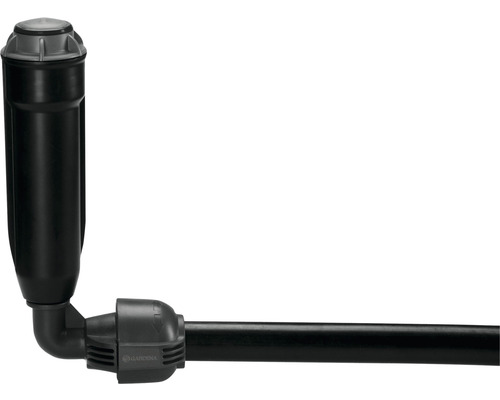 Gardena Versenkregner mit Anschluss an ein Rohrleitungssystem zur Gartenbewässerung.