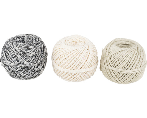 Drei Knäuel Bindegarn