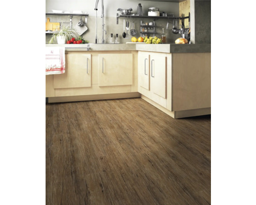 Scène de cuisine avec plancher en bois