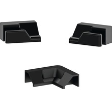 Trois connecteurs d''angle pour plinthes