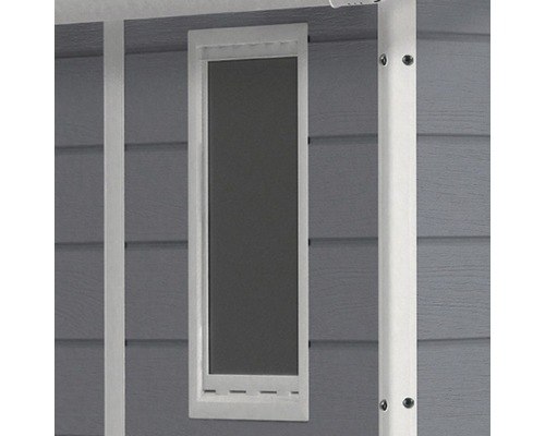 Detailansicht eines Gartenhauses mit Fenster