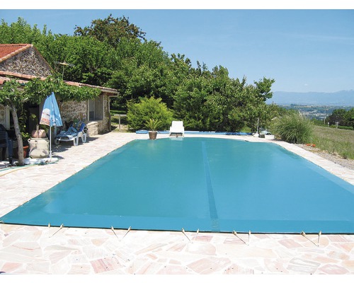 Piscine extérieure couverte avec fixations