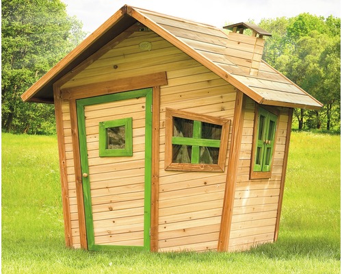 Cabane de jeu en bois avec porte, fenêtres et cheminée dans un pré